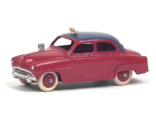Lot 569 - DINKY TOYS (FRANCE) (1)