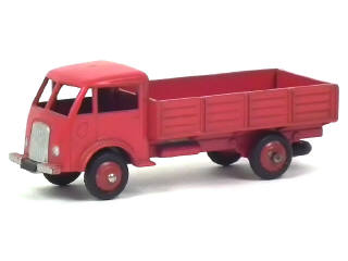 Lot 574 - DINKY TOYS (FRANCE) (1)
