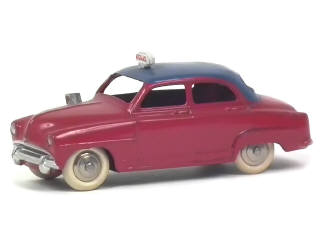 Lot 570 - DINKY TOYS (FRANCE) (1)