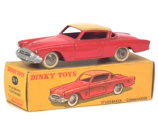 Lot 637 - DINKY TOYS (FRANCE) (1)