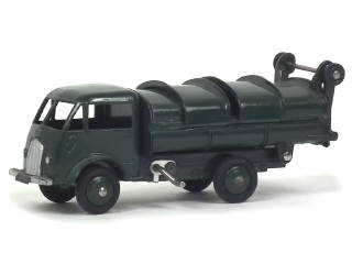 Lot 584 - DINKY TOYS (FRANCE) (1)