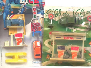 Lot 445 - POLY-PLASTIC & JOUETS GILOU (2)