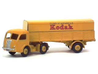 Lot 589 - DINKY TOYS (FRANCE) (1)