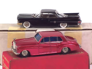 Lot 392 - K.K.SAKURA & M.A.E. SCALE MODELS (2)