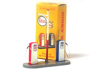 Lot 671 - DINKY TOYS (FRANCE) (1)