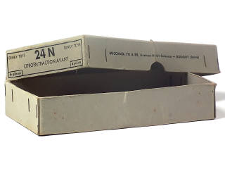 Lot 654 - DINKY TOYS (FRANCE) (1)