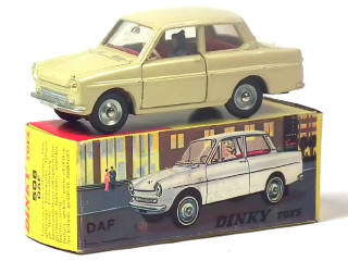 Lot 689 - DINKY TOYS (FRANCE) (1)