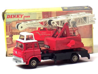 Lot 607 - DINKY TOYS (GB) (1)