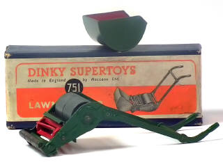 Lot 595 - DINKY TOYS (GB) (1)