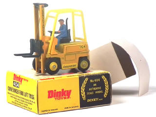 Lot 560 - DINKY TOYS (GB) (1)