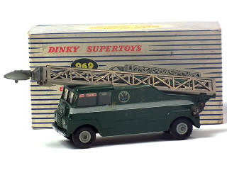 Lot 606 - DINKY TOYS (GB) (1)