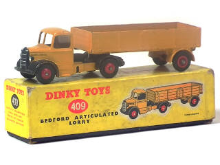 Lot 563 - DINKY TOYS (GB) (1)