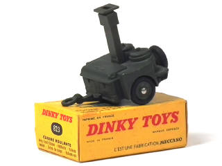 Lot 725 - DINKY TOYS (FRANCE) (1)