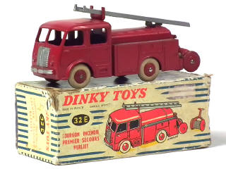 Lot 665 - DINKY TOYS (FRANCE) (1)