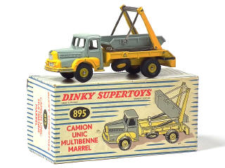 Lot 744 - DINKY TOYS (FRANCE) (1)