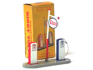 Lot 672 - DINKY TOYS (FRANCE) (1)