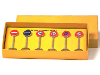 Lot 669 - DINKY TOYS (FRANCE) (1)