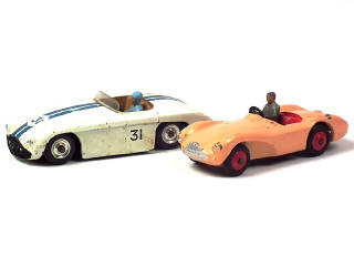 Lot 631 - DINKY TOYS (GB) (2)