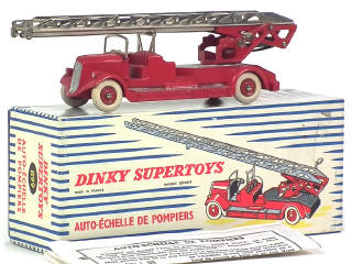 Lot 653 - DINKY TOYS (FRANCE) (1)