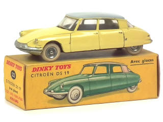 Lot 674 - DINKY TOYS (FRANCE) (1)