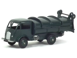Lot 639 - DINKY TOYS (FRANCE) (1)