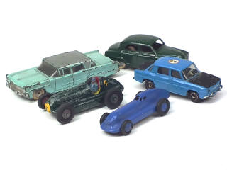 Lot 571 - DINKY TOYS (FRANCE) (5)