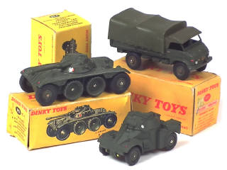 Lot 559 - DINKY TOYS (FRANCE) (3)