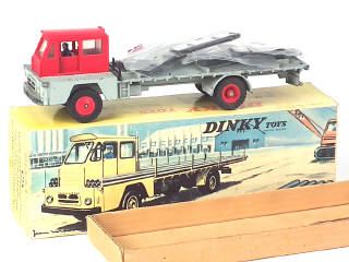 Lot 530 - DINKY TOYS (FRANCE) (1)