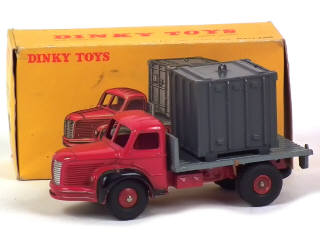 Lot 654 - DINKY TOYS (FRANCE) (1)