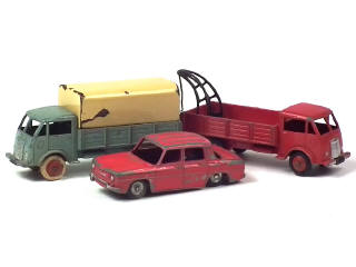 Lot 744 - DINKY TOYS (FRANCE) (3)