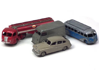 Lot 758 - DINKY TOYS (FRANCE) (4)