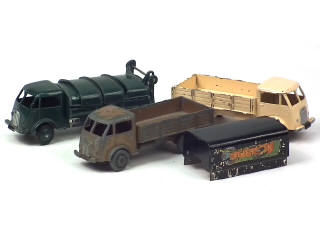 Lot 759 - DINKY TOYS (FRANCE) (4)