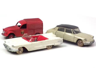 Lot 747 - DINKY TOYS (FRANCE) (3)