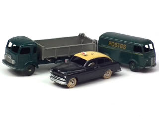 Lot 748 - DINKY TOYS (FRANCE) (3)