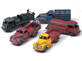 Lot 772 - DINKY TOYS (FRANCE) (5)