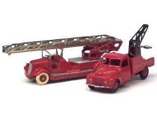 Lot 733 - DINKY TOYS (FRANCE) (2)