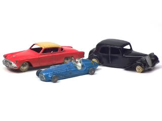 Lot 749 - DINKY TOYS (FRANCE) (3)