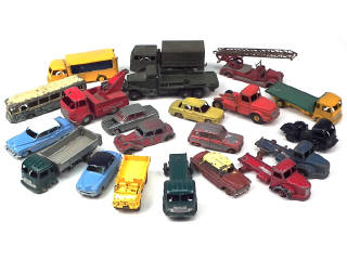 Lot 785 - DINKY TOYS (FRANCE) (33)