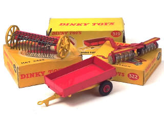 Lot 605 - DINKY TOYS (GB) (3)