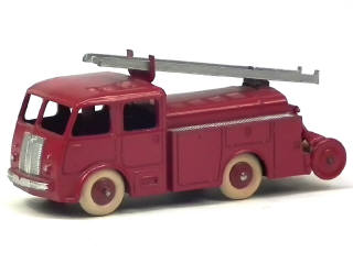 Lot 689 - DINKY TOYS (FRANCE) (1)
