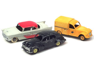 Lot 752 - DINKY TOYS (FRANCE) (3)