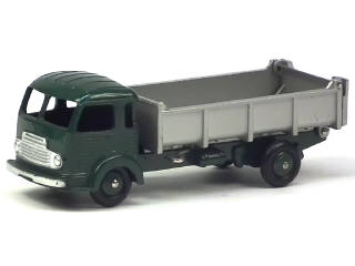 Lot 709 - DINKY TOYS (FRANCE) (1)