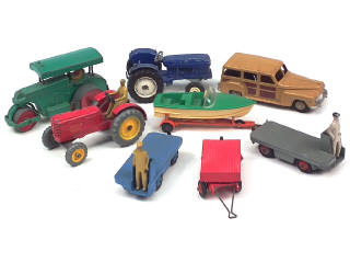 Lot 640 - DINKY TOYS (GB) (8)