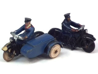 Lot 596 - DINKY TOYS (GB) (2)