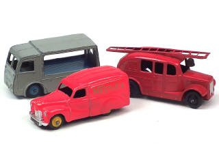 Lot 609 - DINKY TOYS (GB) (3)
