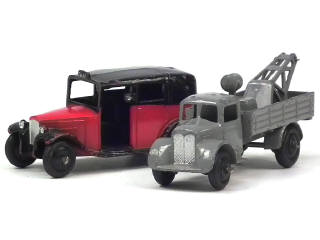 Lot 598 - DINKY TOYS (GB) (2)