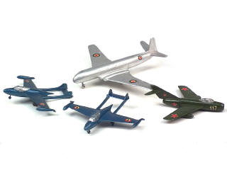 Lot 412 - DIVERS (4)