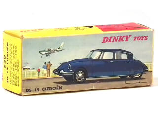 Lot 726 - DINKY TOYS (FRANCE) (1)