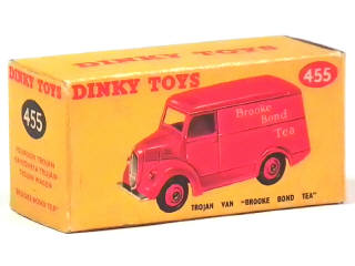 Lot 582 - DINKY TOYS (GB) (1)