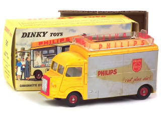 Lot 827 - DINKY TOYS (FRANCE) (1)
